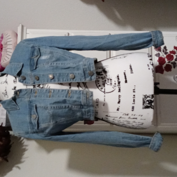 Denim crop jean jacket - Picture 1 of 7